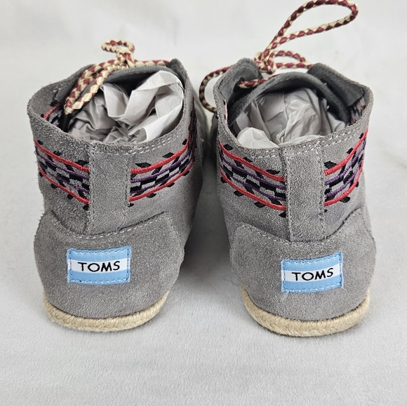 Toms Embroidered Grey Suede Desert Boot Moccasin Size 9.5 - Picture 10 of 11